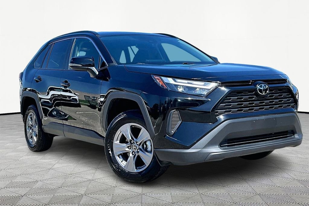 Used 2025 Toyota RAV4 XLE AWD/4WD image 12