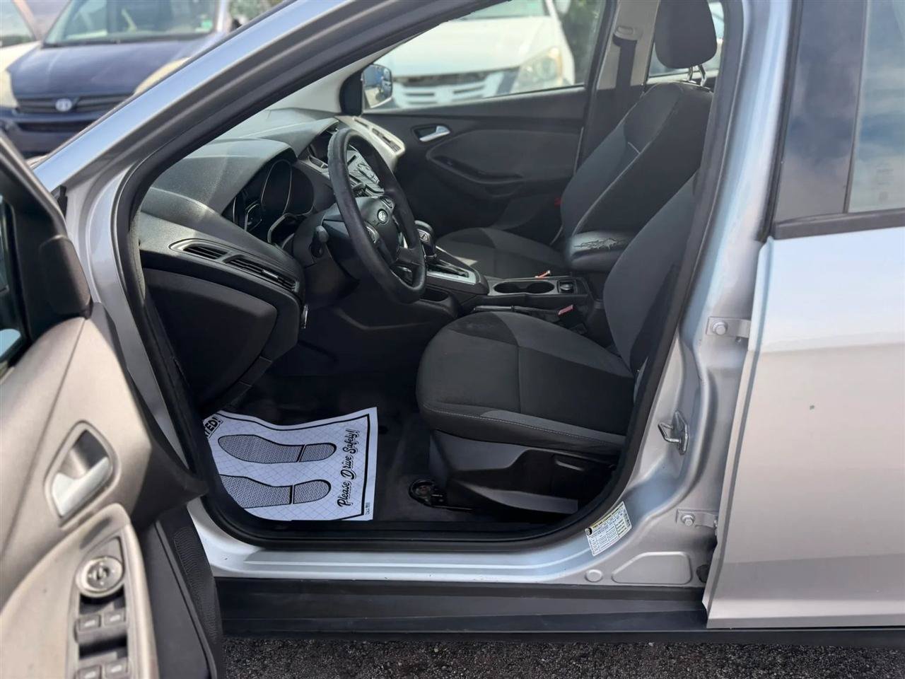 Used 2012 Ford Focus SE FWD image 17