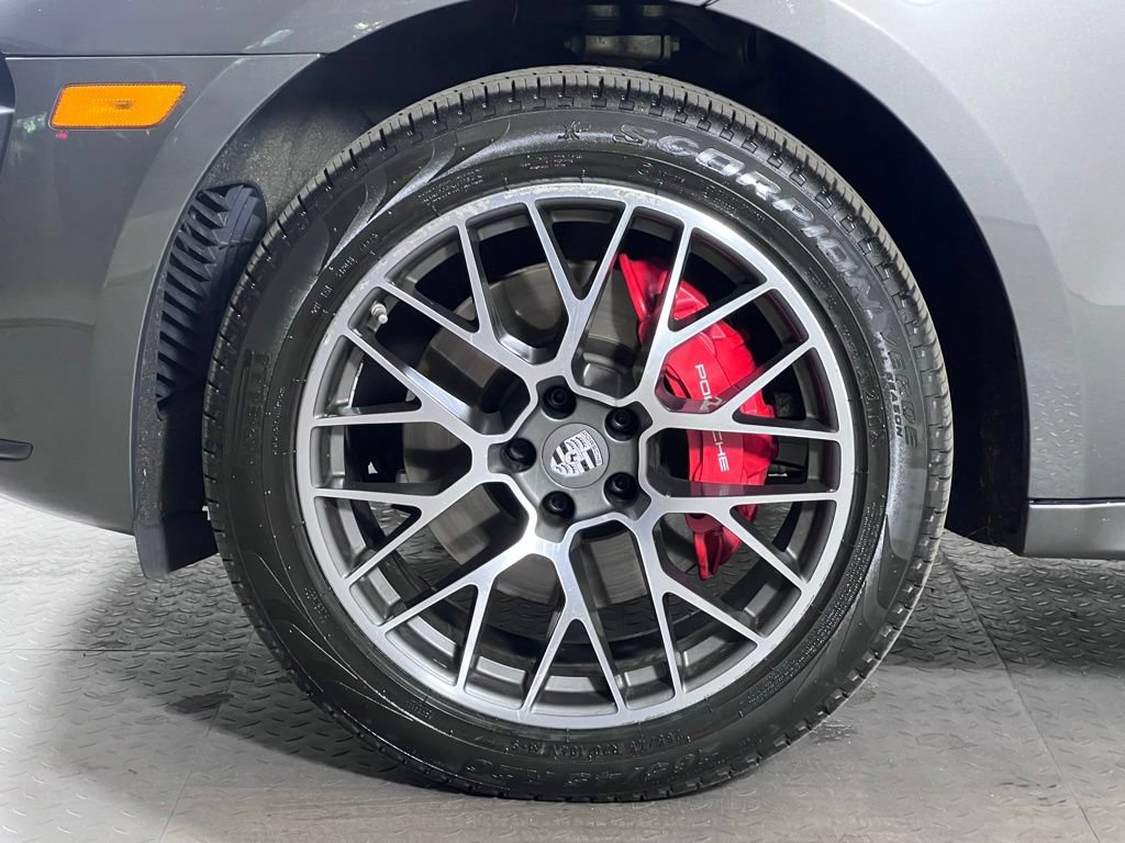 Certified 2018 Porsche Macan Turbo AWD/4WD image 11