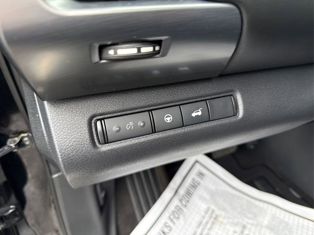 Used 2023 Nissan Pathfinder SL w/ Lighting Package (N92) AWD/4WD image 39