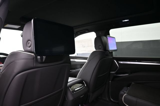 New 2026 Cadillac Escalade ESV Luxury w/ LPO, Radiant Package AWD/4WD image 14