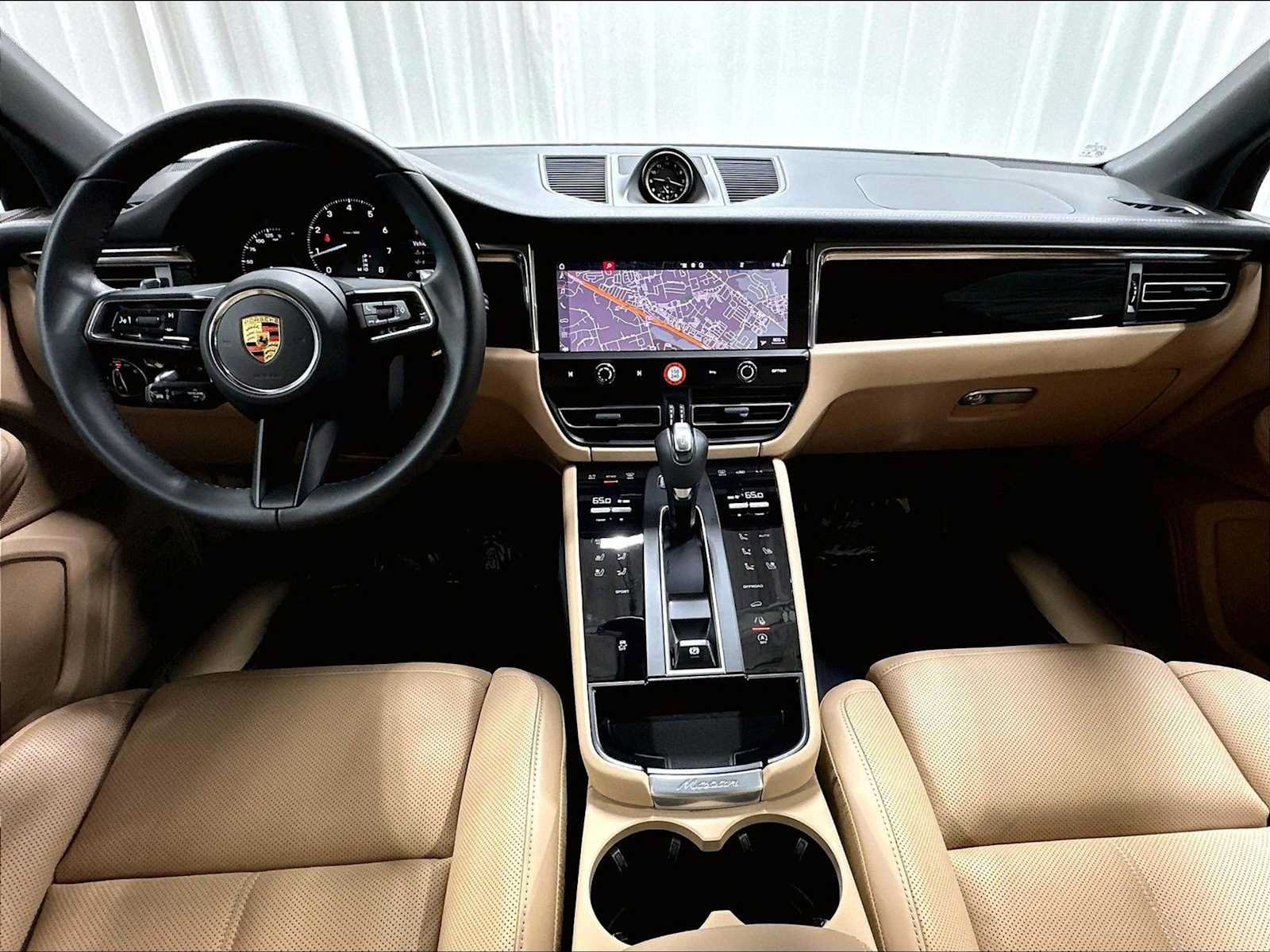 Used 2026 Porsche Macan AWD/4WD image 17