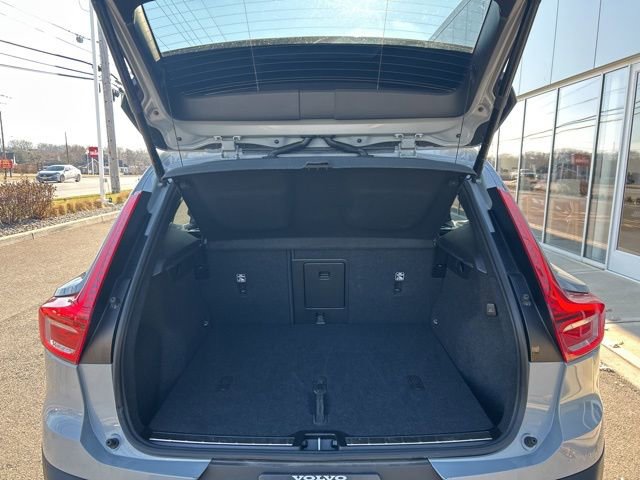 Certified 2025 Volvo XC40 B5 Plus image 11