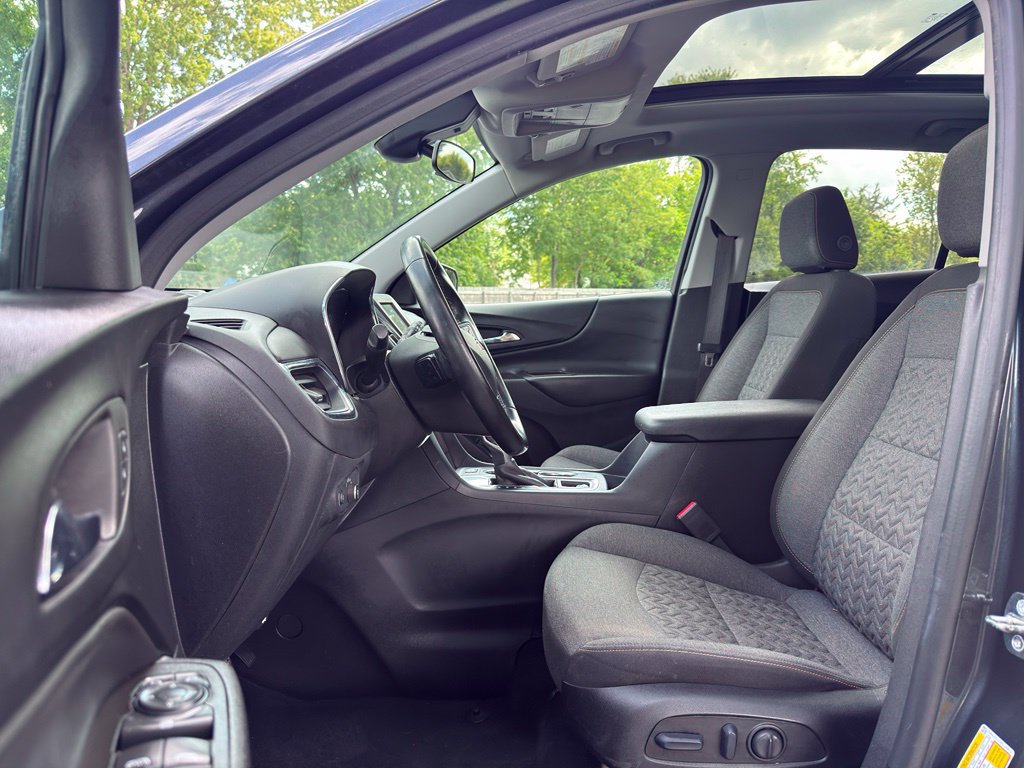 Used 2023 Chevrolet Equinox LT FWD image 2