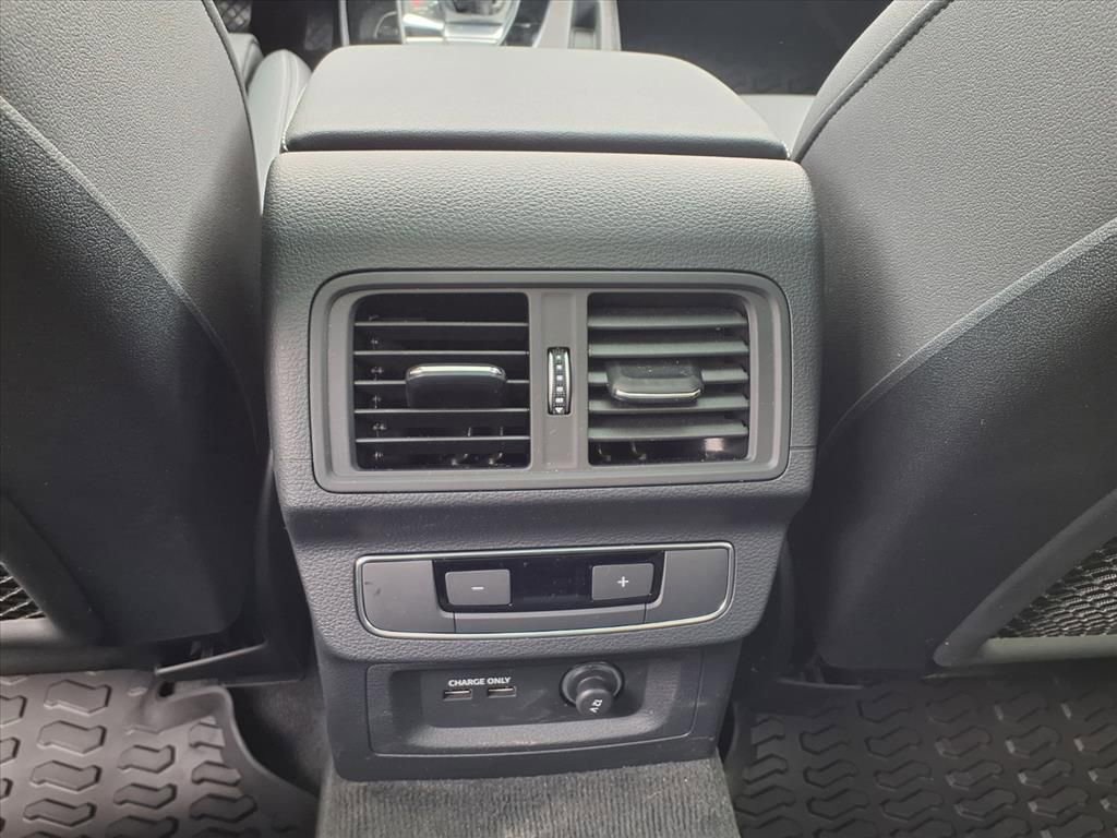 Used 2025 Audi Q5 e Premium Plus w/ Premium Plus Package image 13