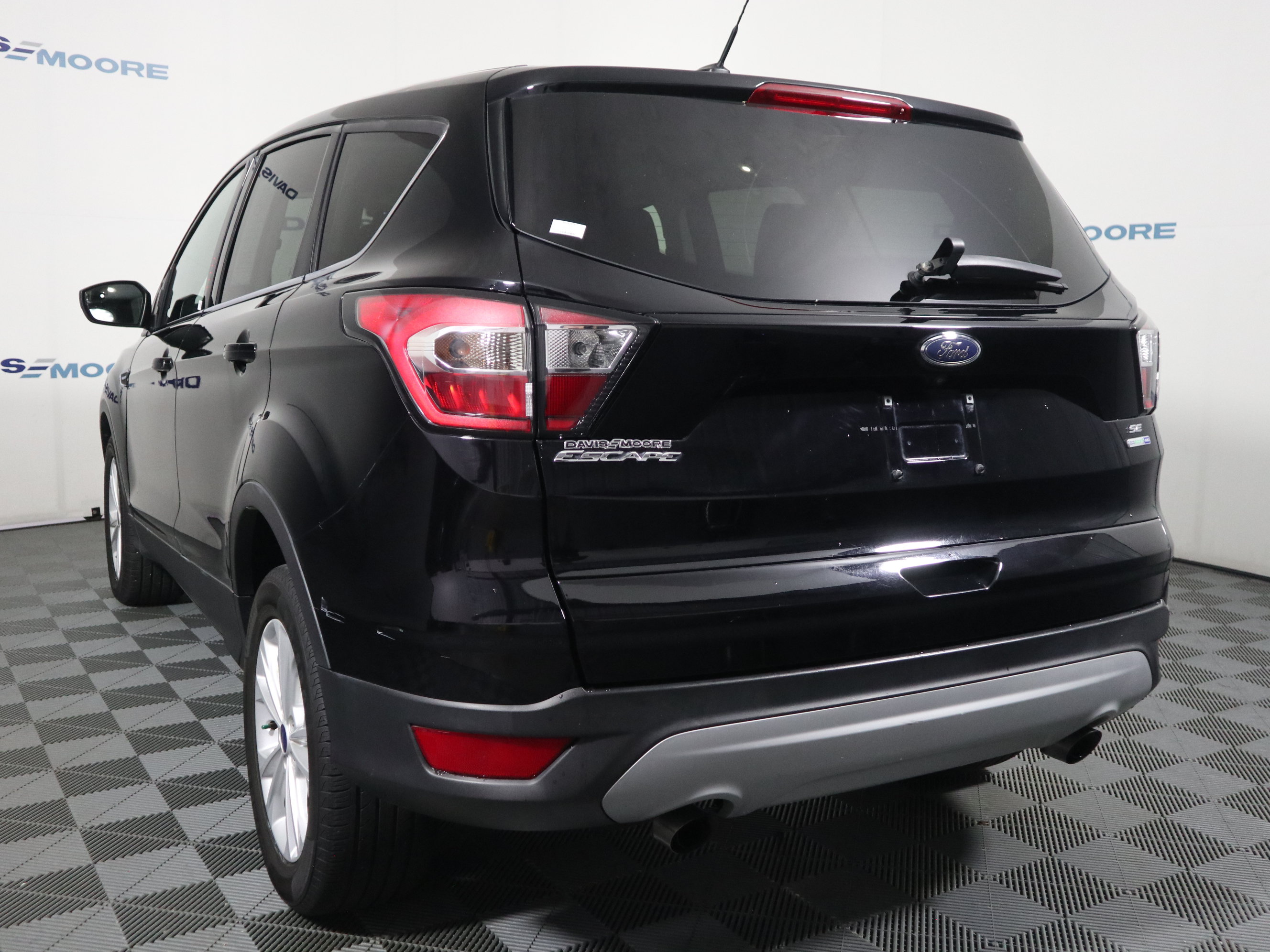 Used 2017 Ford Escape SE w/ SE Cold Weather Package AWD/4WD image 9