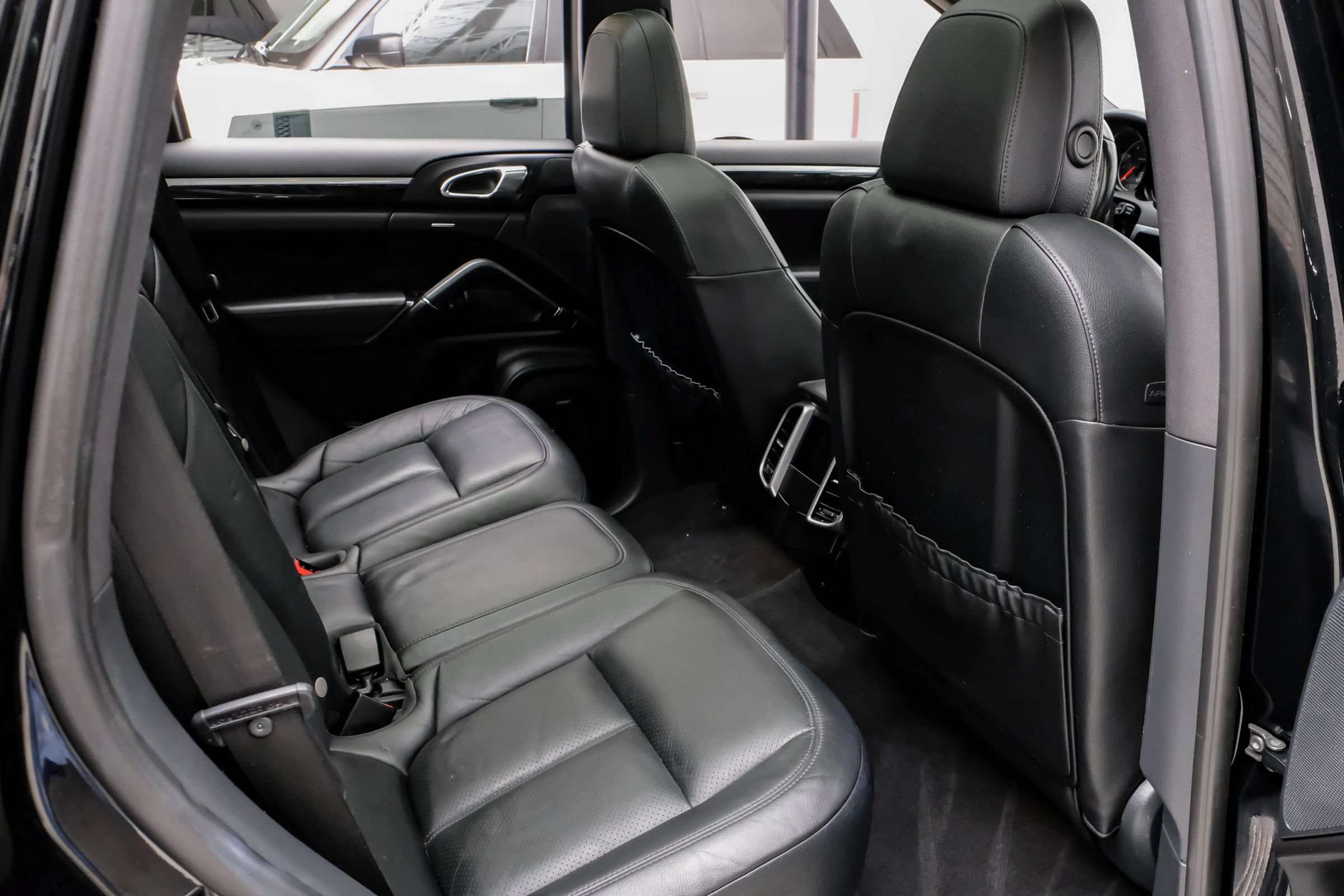 Used 2016 Porsche Cayenne AWD/4WD image 34