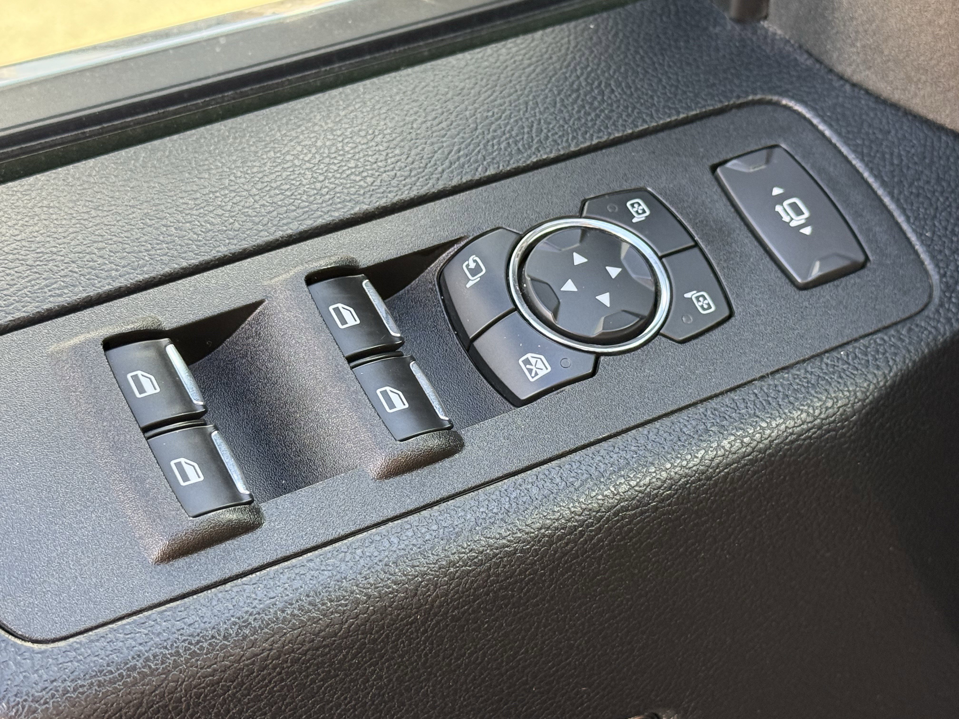 Used 2021 Ford F250 Platinum w/ FX4 Off-Road Package image 26