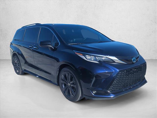 Certified 2022 Toyota Sienna XSE image 3