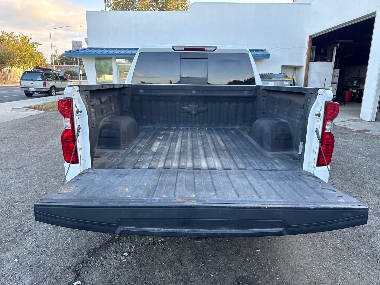 Used 2023 Chevrolet Silverado 1500 LT AWD/4WD image 23