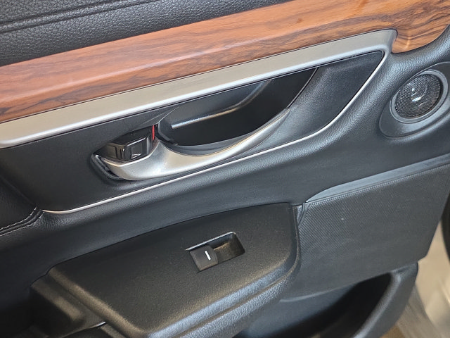 Used 2020 Honda CR-V Touring image 25
