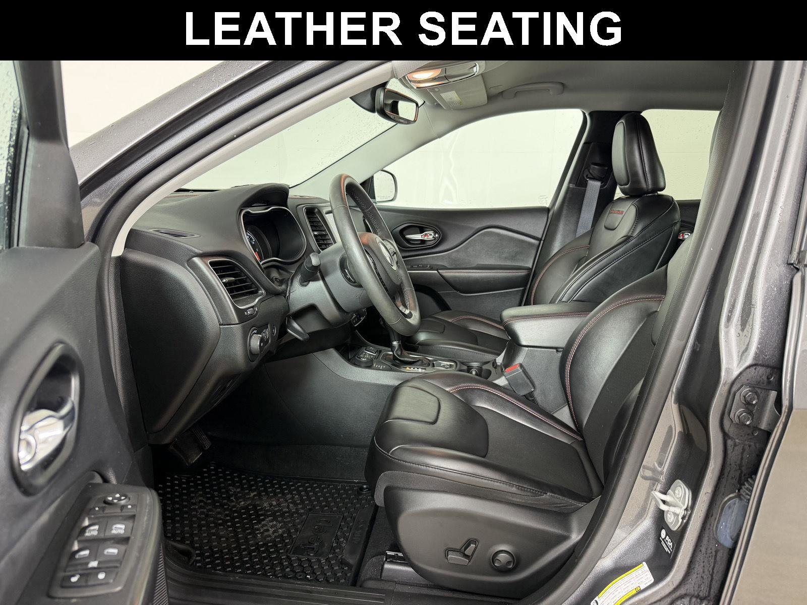 Used 2022 Jeep Cherokee Trailhawk image 2