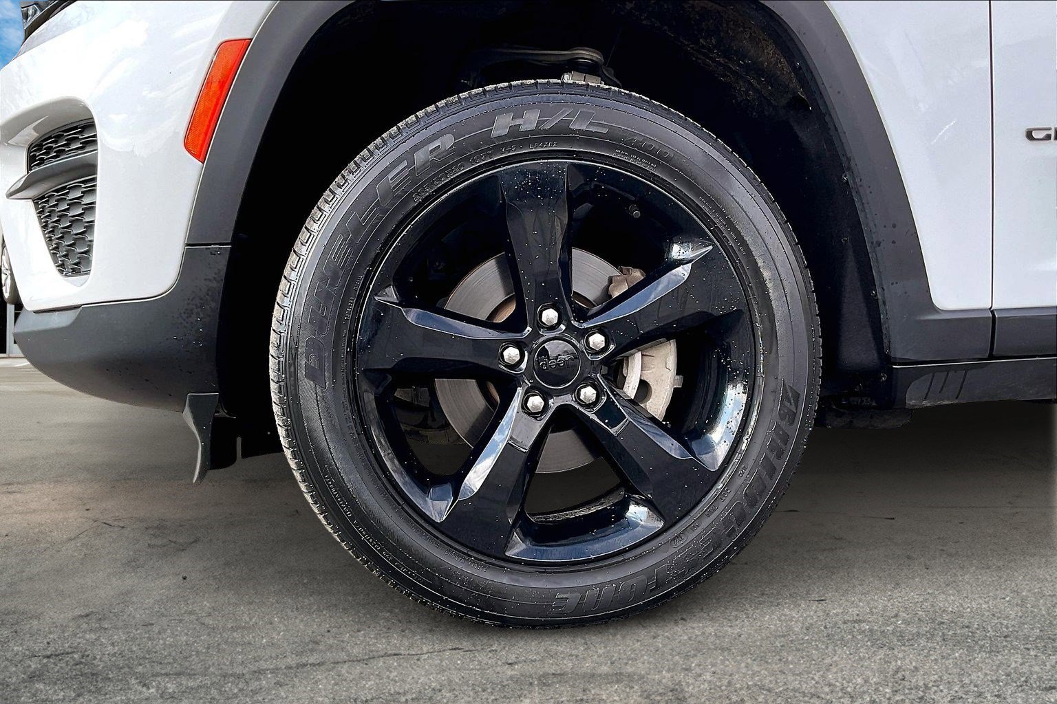 Certified 2023 Jeep Grand Cherokee Altitude image 8