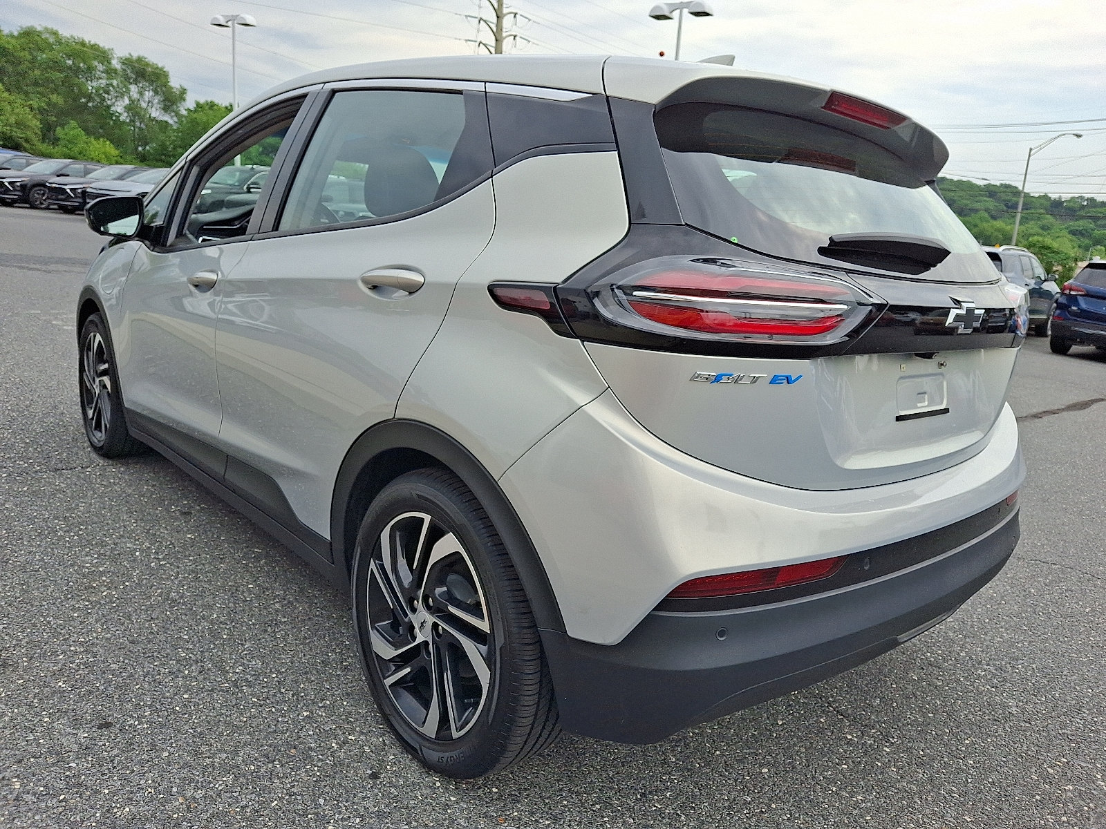 Certified 2023 Chevrolet Bolt LT w/ Infotainment Package FWD image 5