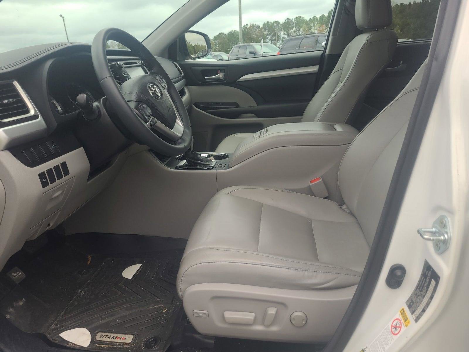 Used 2016 Toyota Highlander XLE AWD/4WD image 3