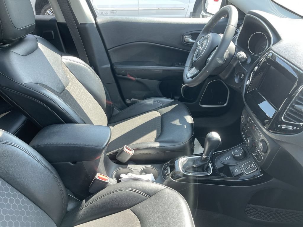 Used 2021 Jeep Compass Latitude w/ Sun and Sound Group AWD/4WD image 11