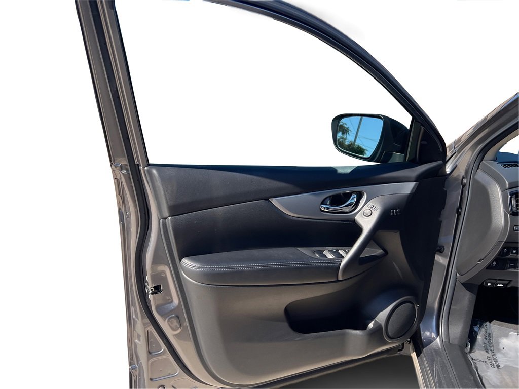 Used 2020 Nissan Rogue Sport SV w/ Technology Package image 19