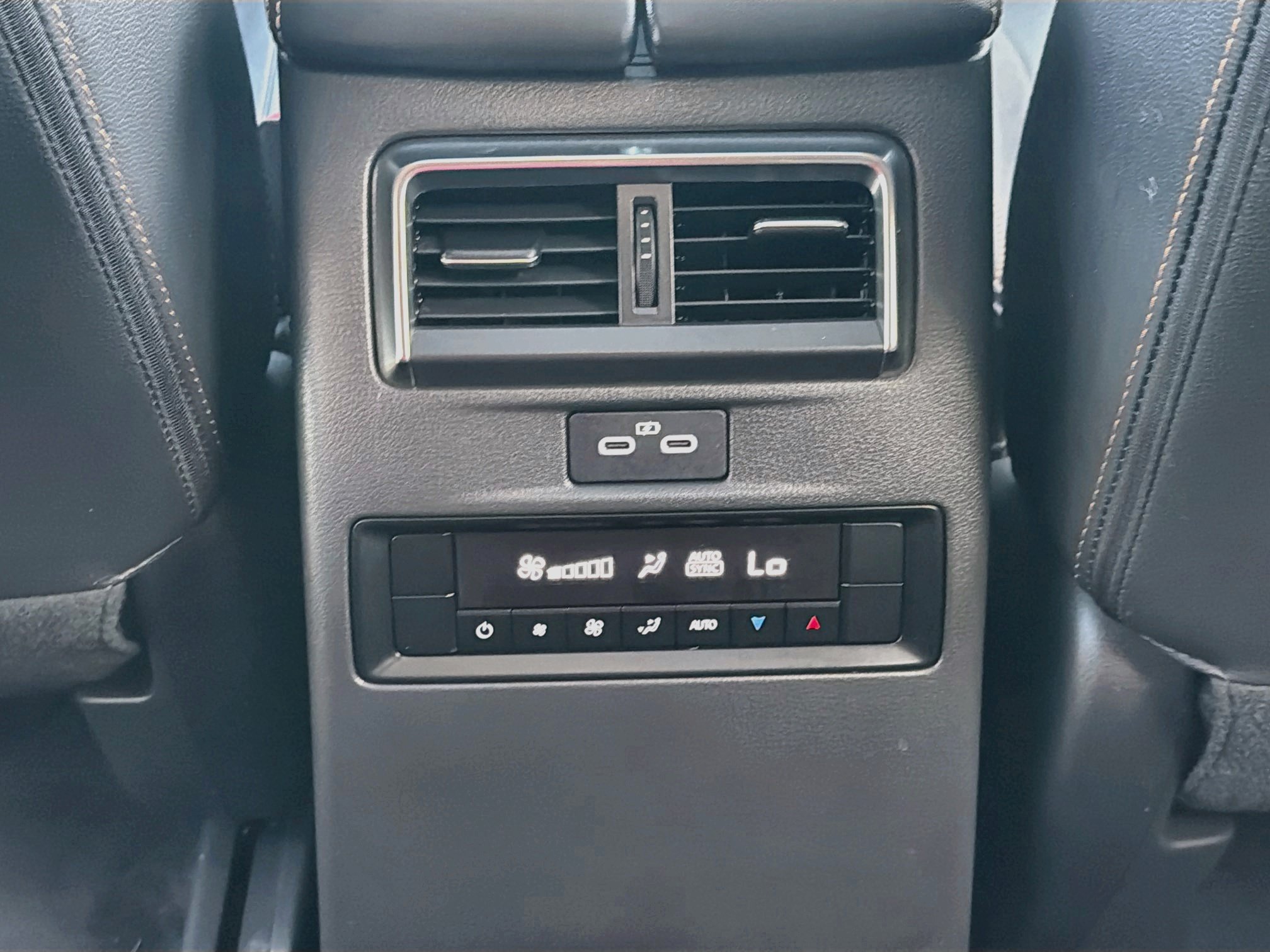 Used 2024 MAZDA CX-90 Plug-In Hybrid w/ Preferred AWD/4WD image 28