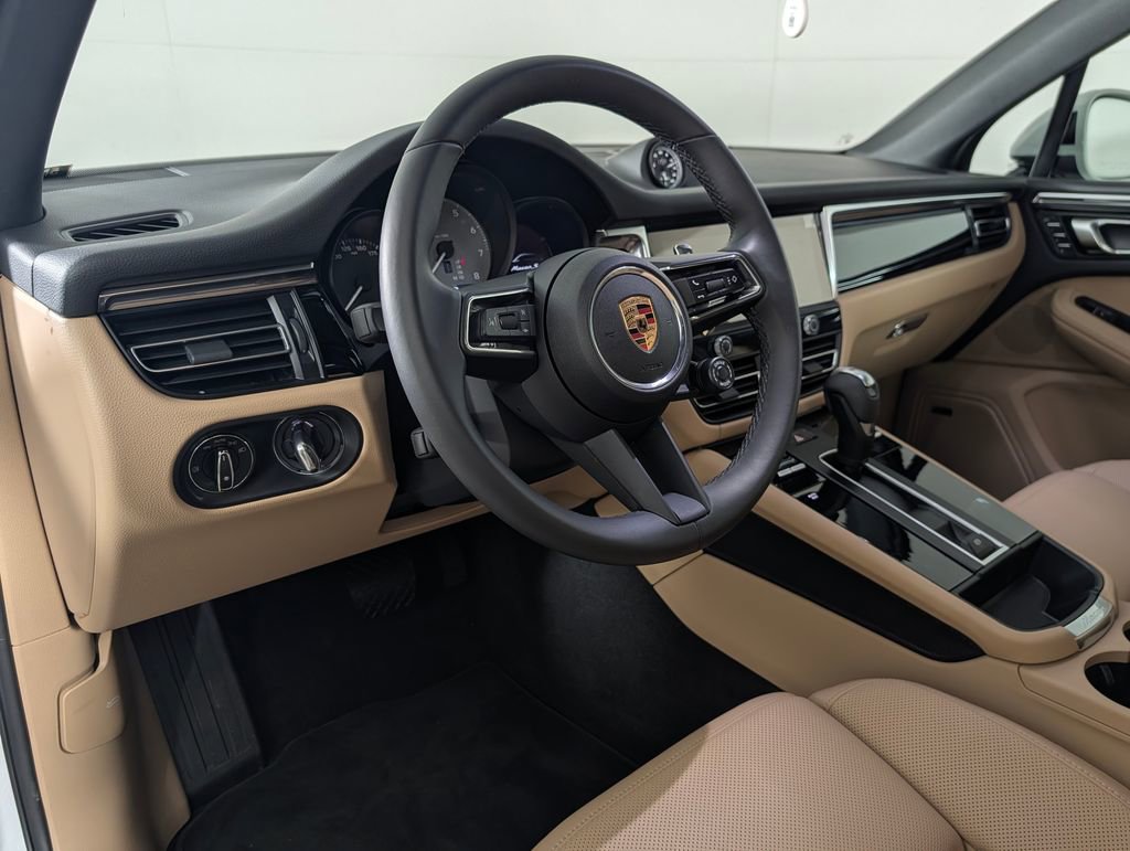 Certified 2025 Porsche Macan S image 18