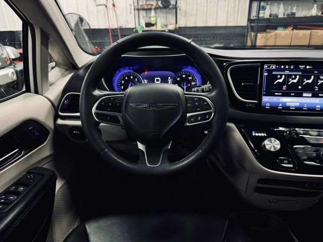Certified 2024 Chrysler Pacifica Touring-L image 29