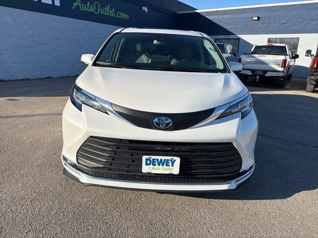 Used 2021 Toyota Sienna XLE image 8