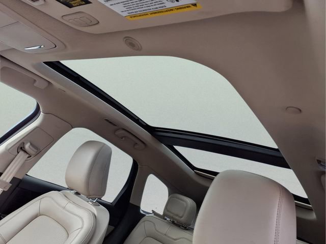Used 2022 Lincoln Corsair AWD w/ Premium Package image 20
