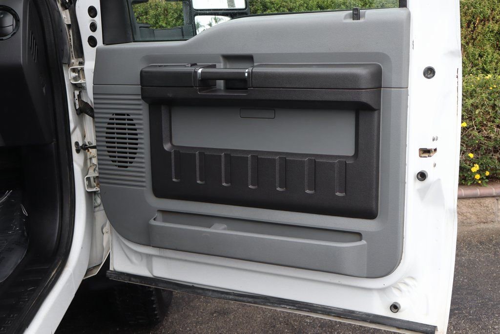 Used 2011 Ford F550 4x4 Crew Cab Super Duty w/ Payload Upgrade Pkg image 35