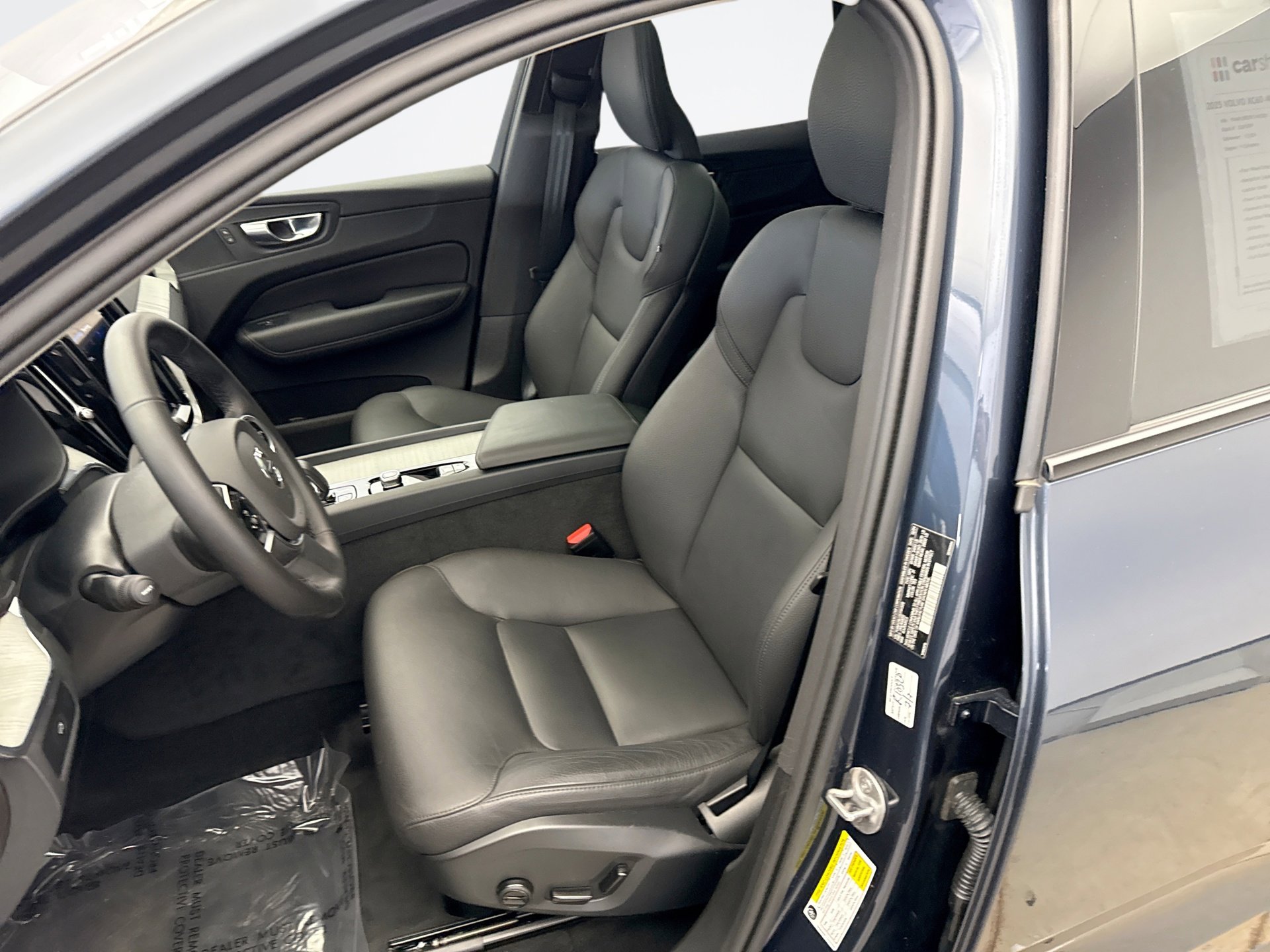 Used 2025 Volvo XC60 B5 Plus AWD/4WD image 11