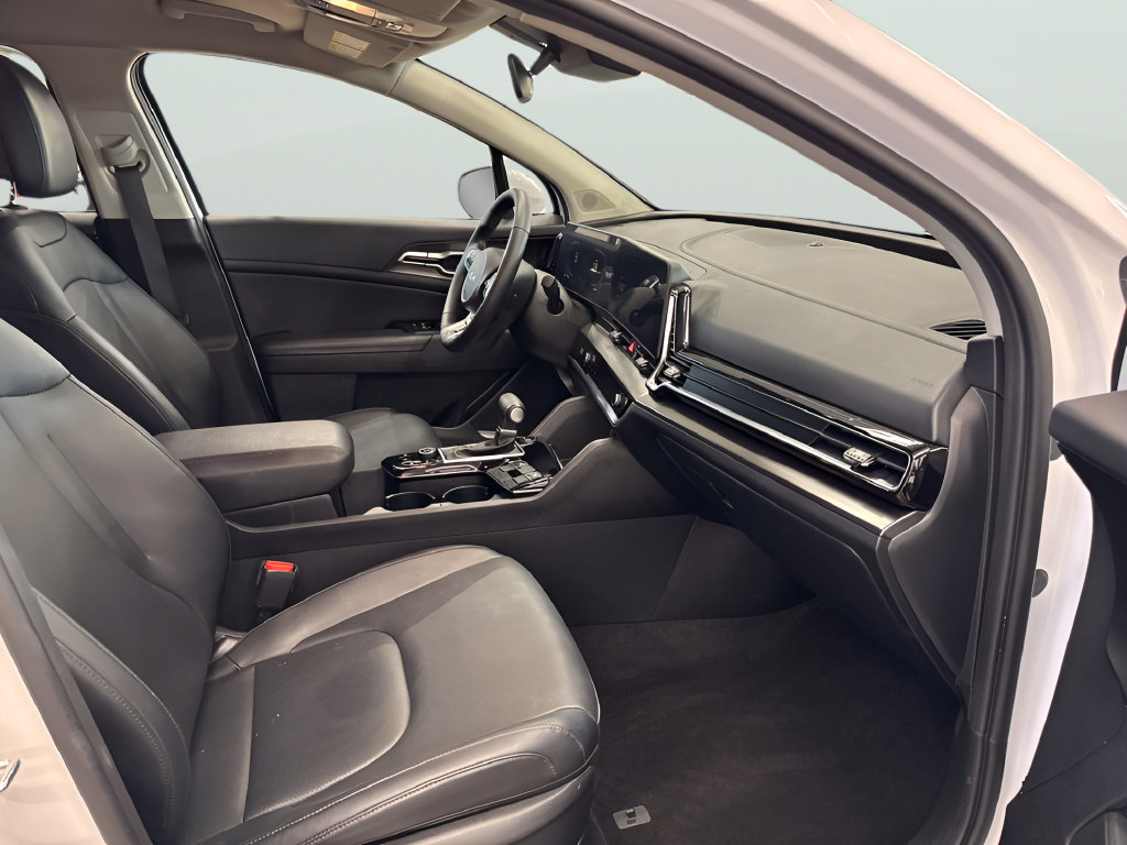 Used 2024 Kia Sportage EX AWD/4WD image 11