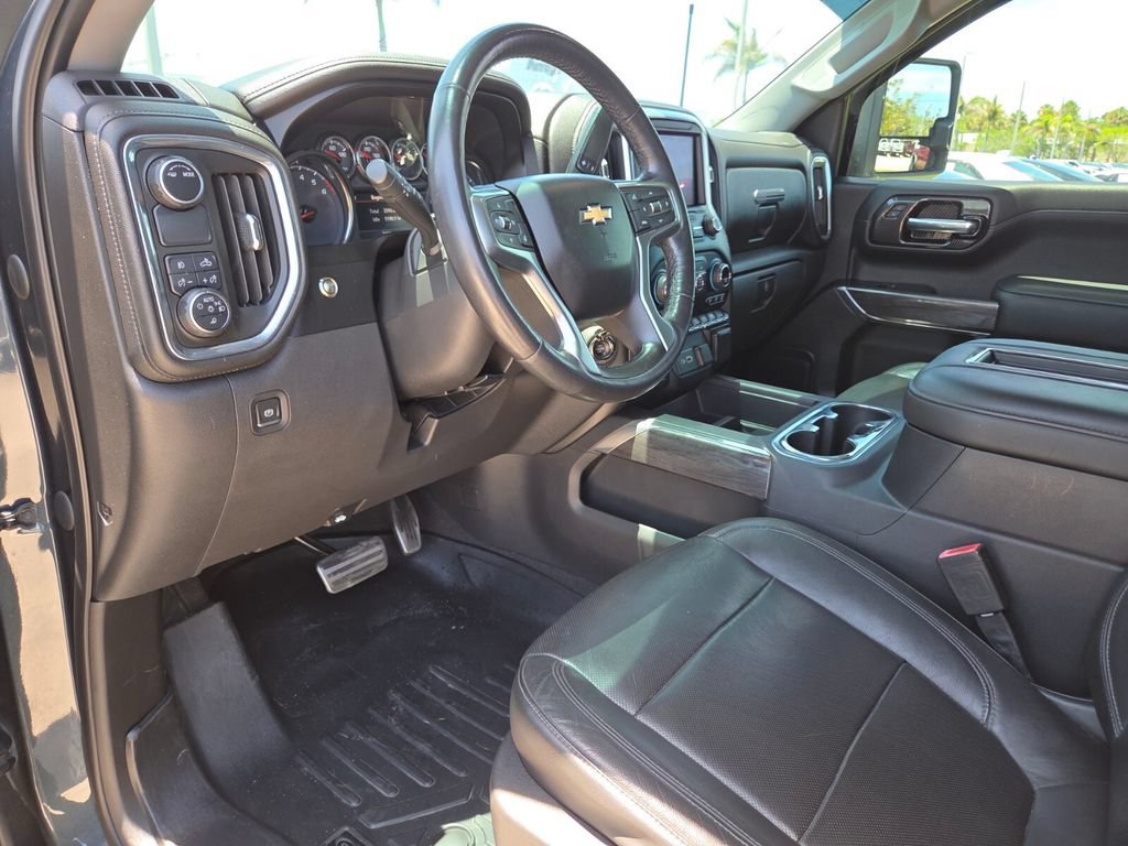 Used 2020 Chevrolet Silverado 1500 LTZ w/ LTZ Plus Package RWD image 28