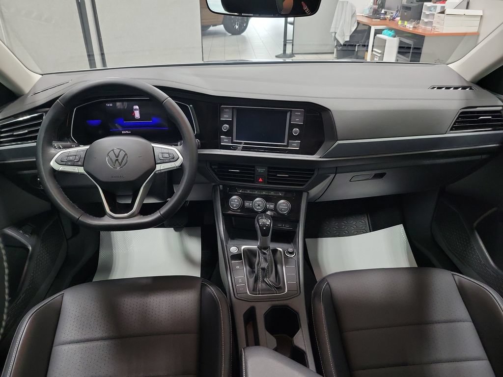 Used 2023 Volkswagen Jetta SE w/ Panoramic Sunroof Package FWD image 5