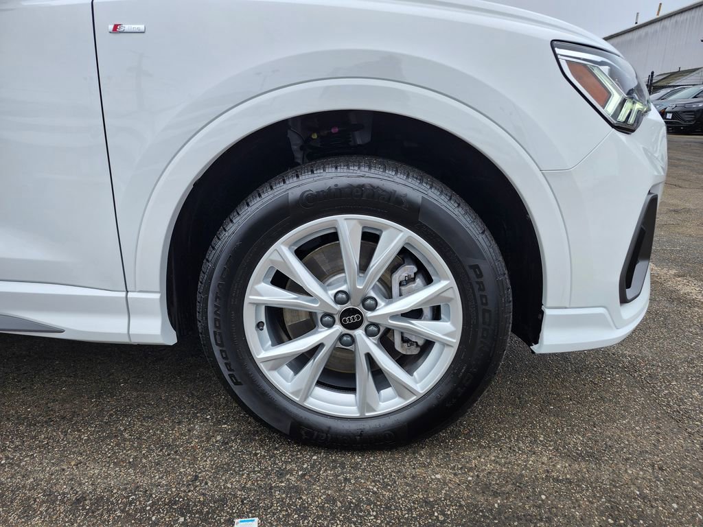 Certified 2025 Audi Q3 2.0T Premium w/ Convenience Package image 16