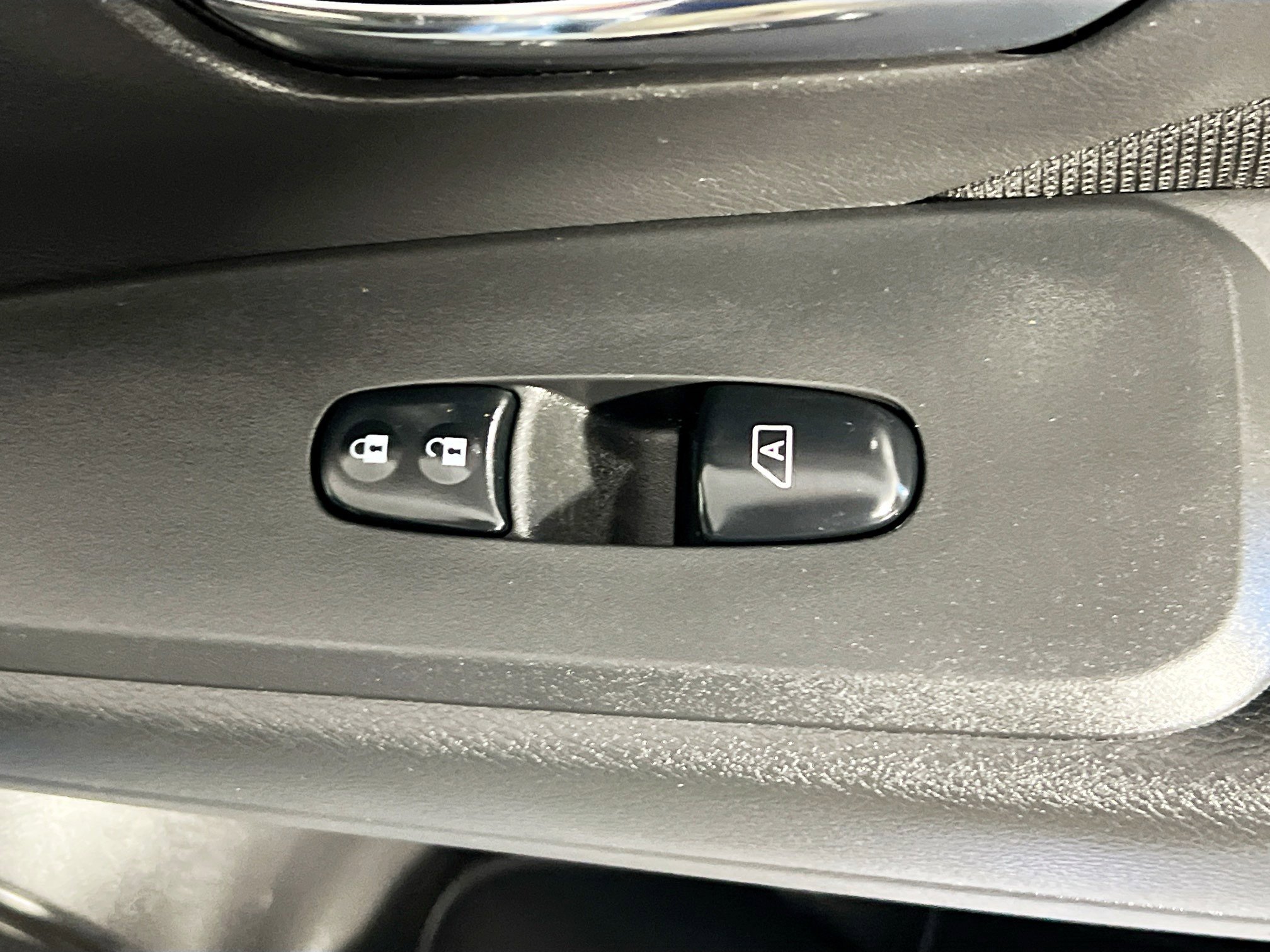 Used 2021 Nissan Kicks SV image 31