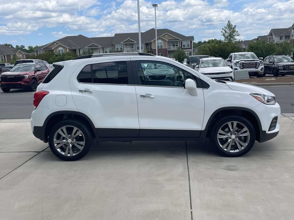 Used 2020 Chevrolet Trax LT w/ Sun & Sound Package AWD/4WD image 5