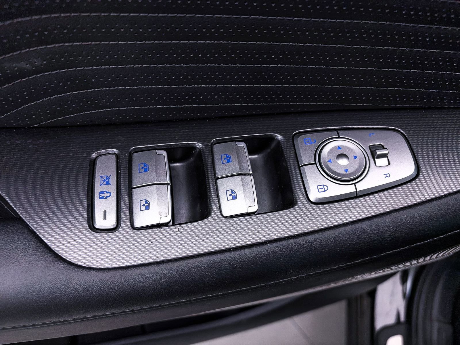 Used 2024 Hyundai Palisade Calligraphy image 21