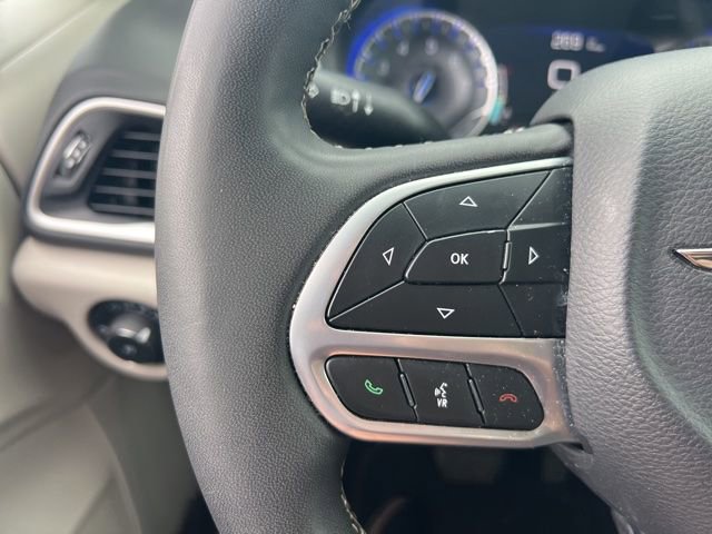 Used 2024 Chrysler Pacifica Touring-L image 15