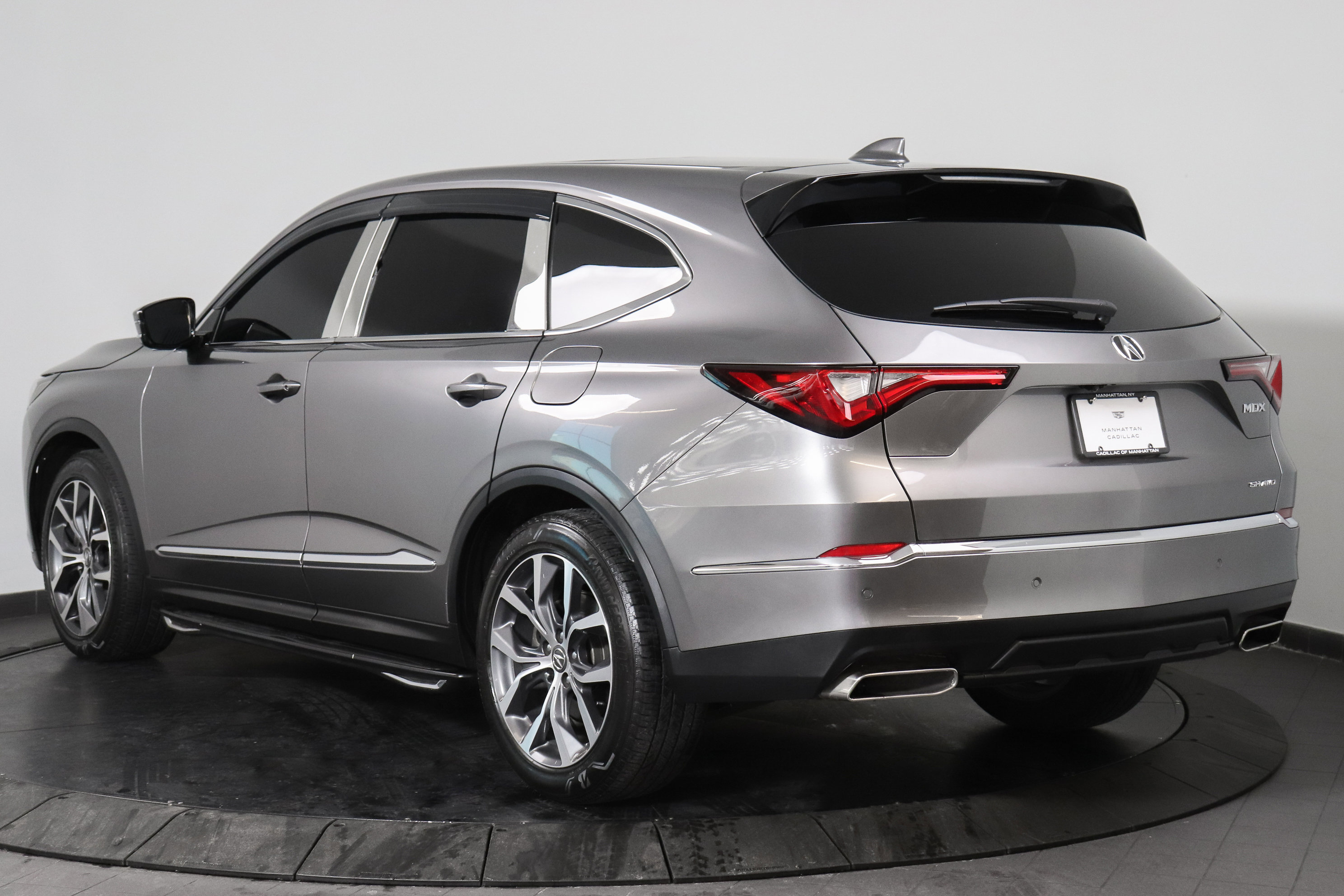 Used 2022 Acura MDX SH-AWD w/ Technology Package image 3