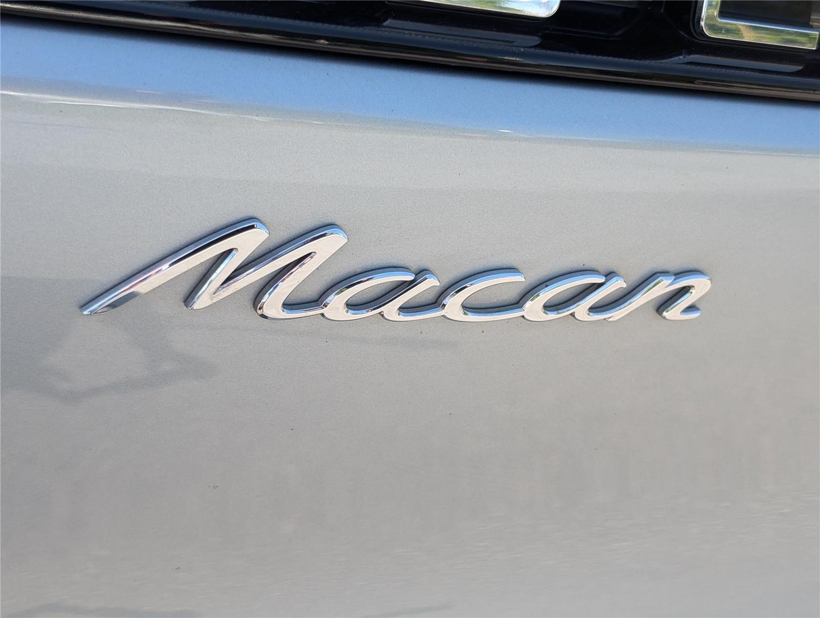 Used 2024 Porsche Macan AWD/4WD image 9