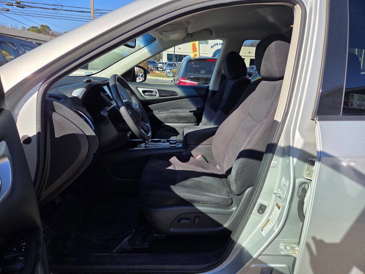 Used 2016 Nissan Pathfinder SV image 9