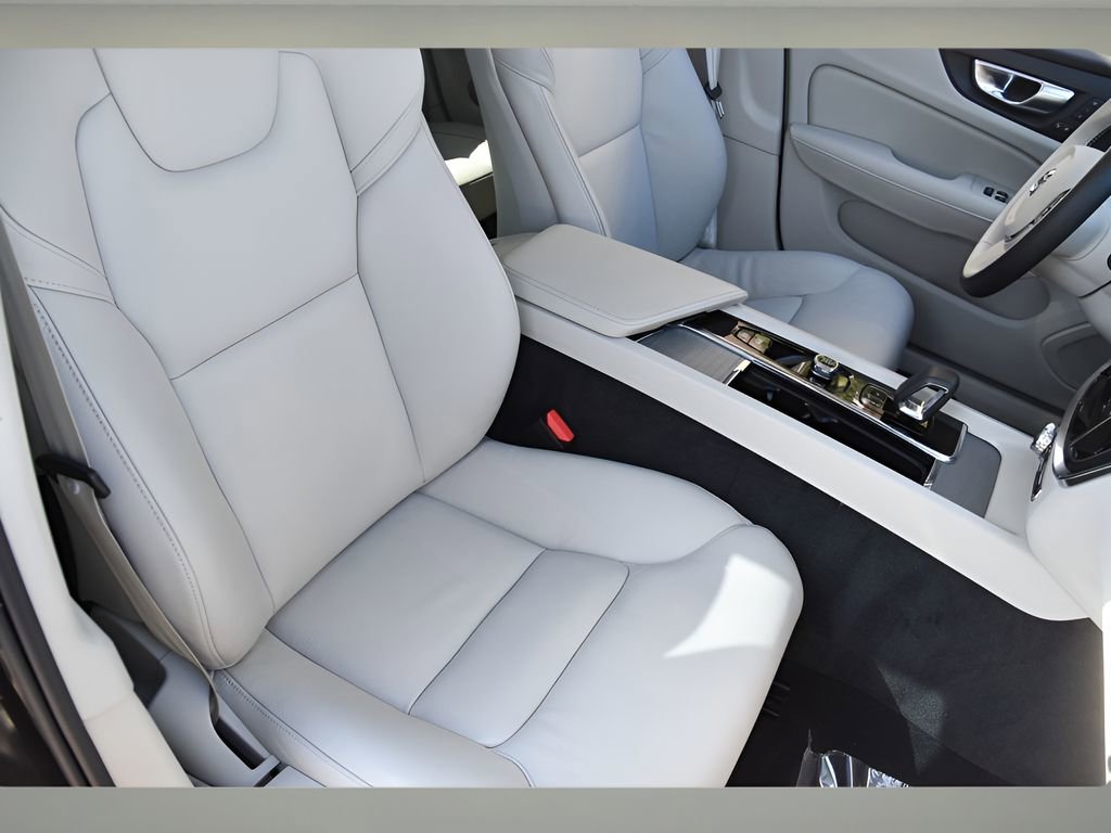 Used 2025 Volvo S60 B5 Plus FWD image 28