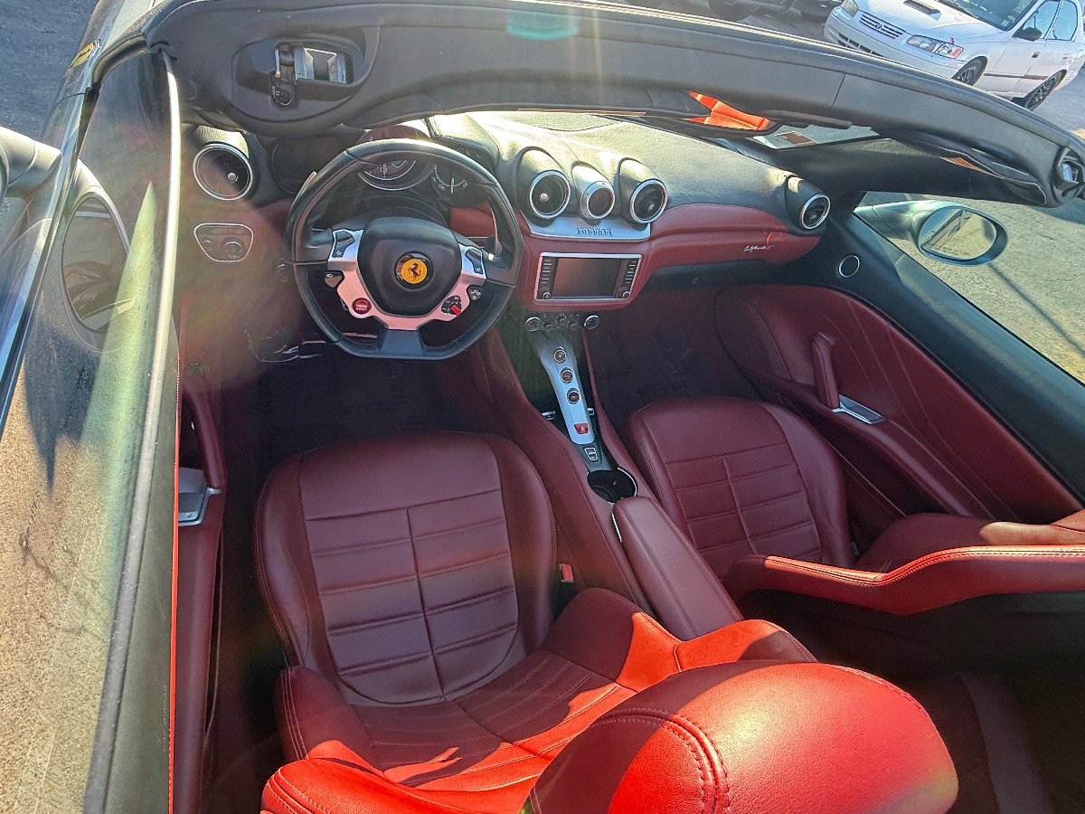 Used 2016 Ferrari California T RWD image 40