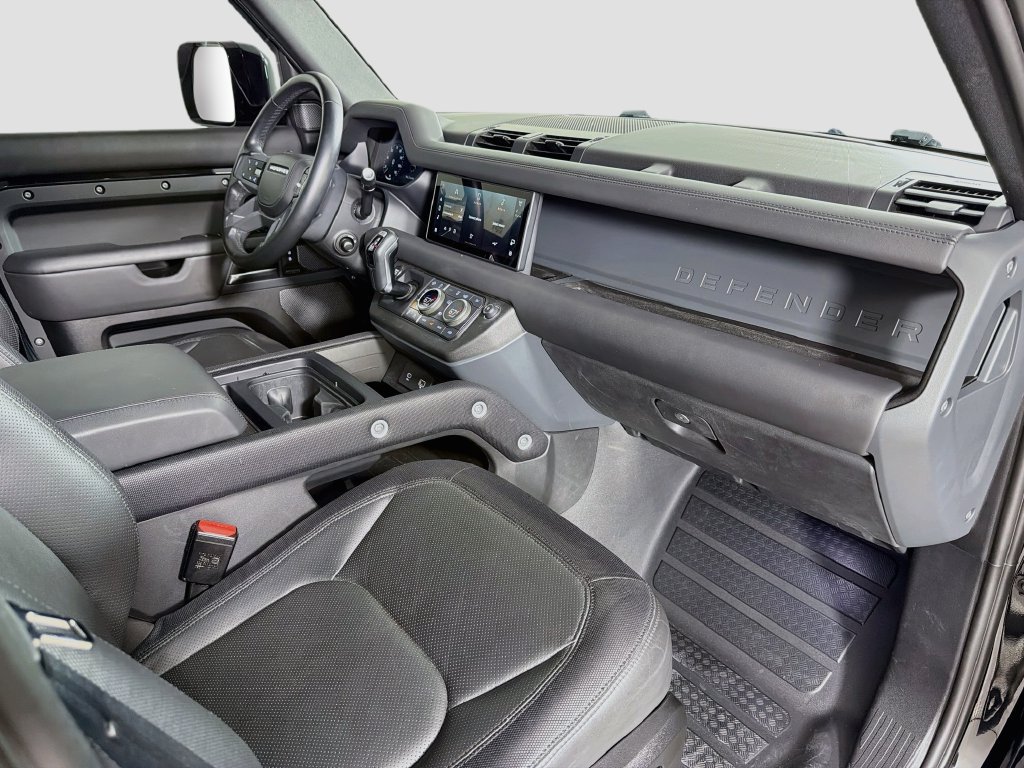 Certified 2023 Land Rover Defender 110 X-Dynamic SE AWD/4WD image 32