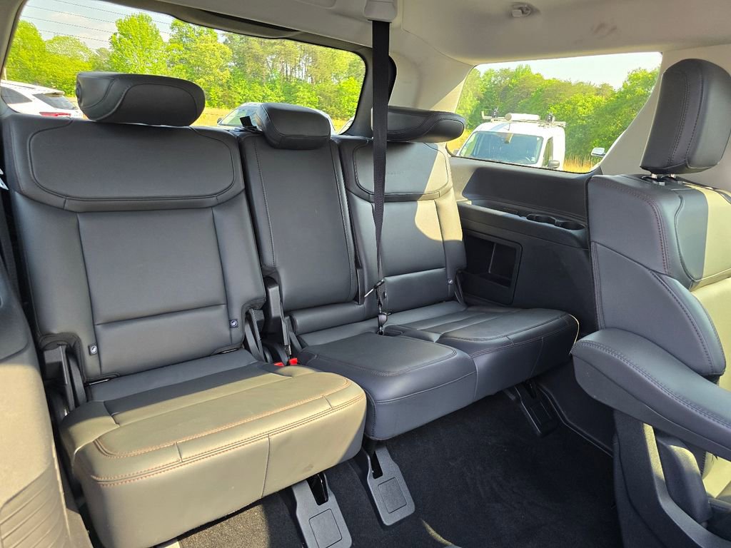 Used 2025 Ford Expedition Active AWD/4WD image 13