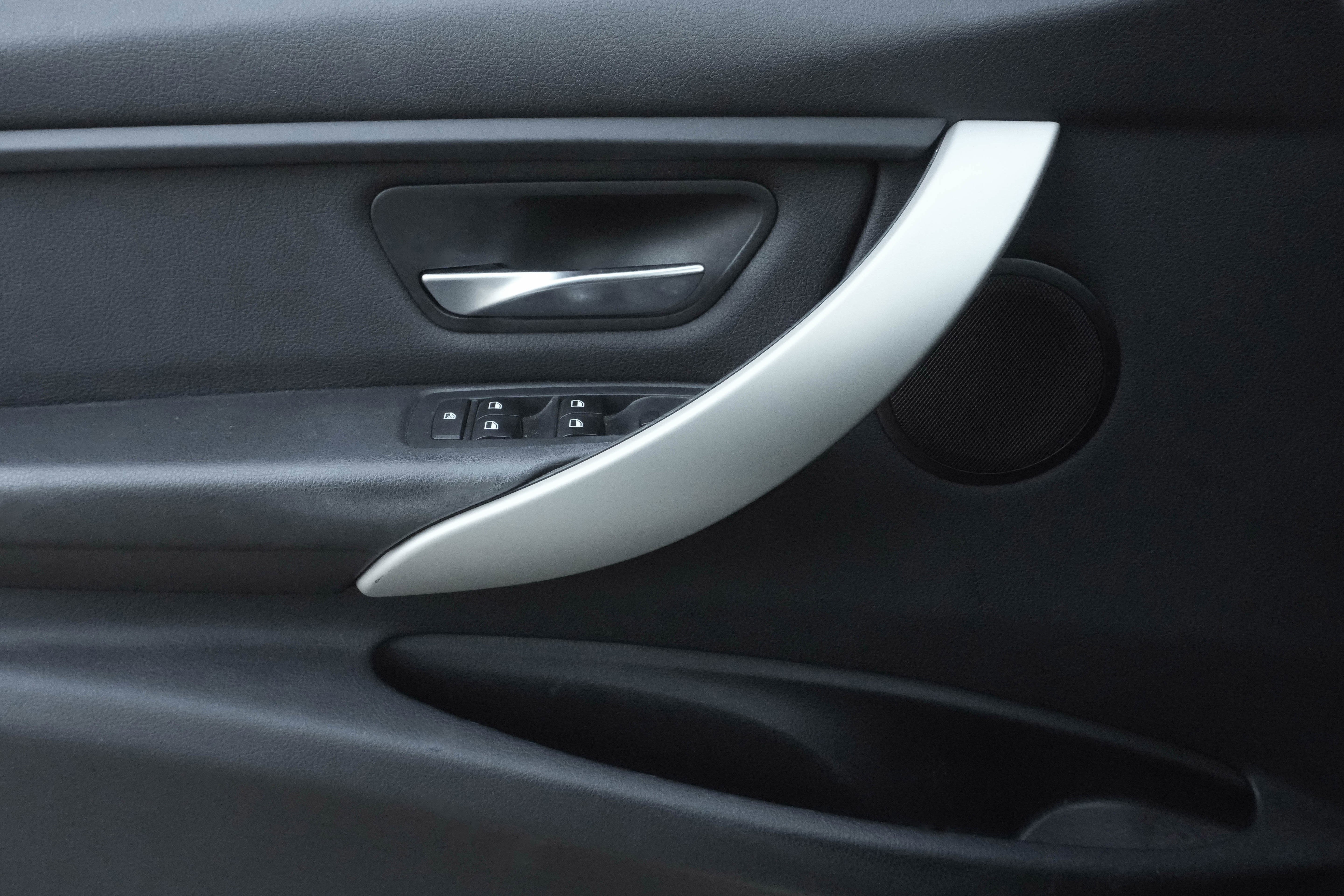 Used 2014 BMW 320i Sedan image 31