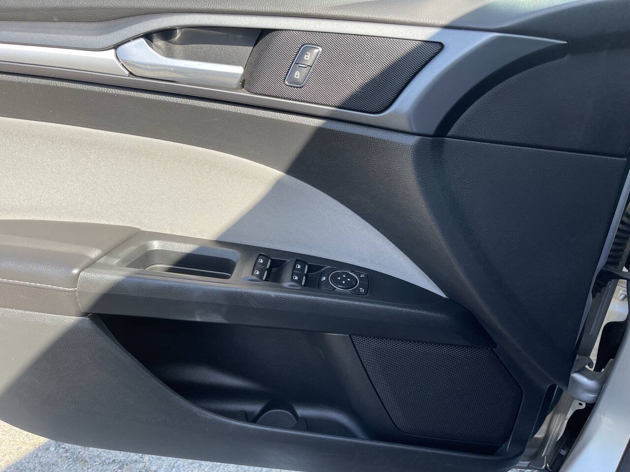 Used 2015 Ford Fusion S FWD image 19