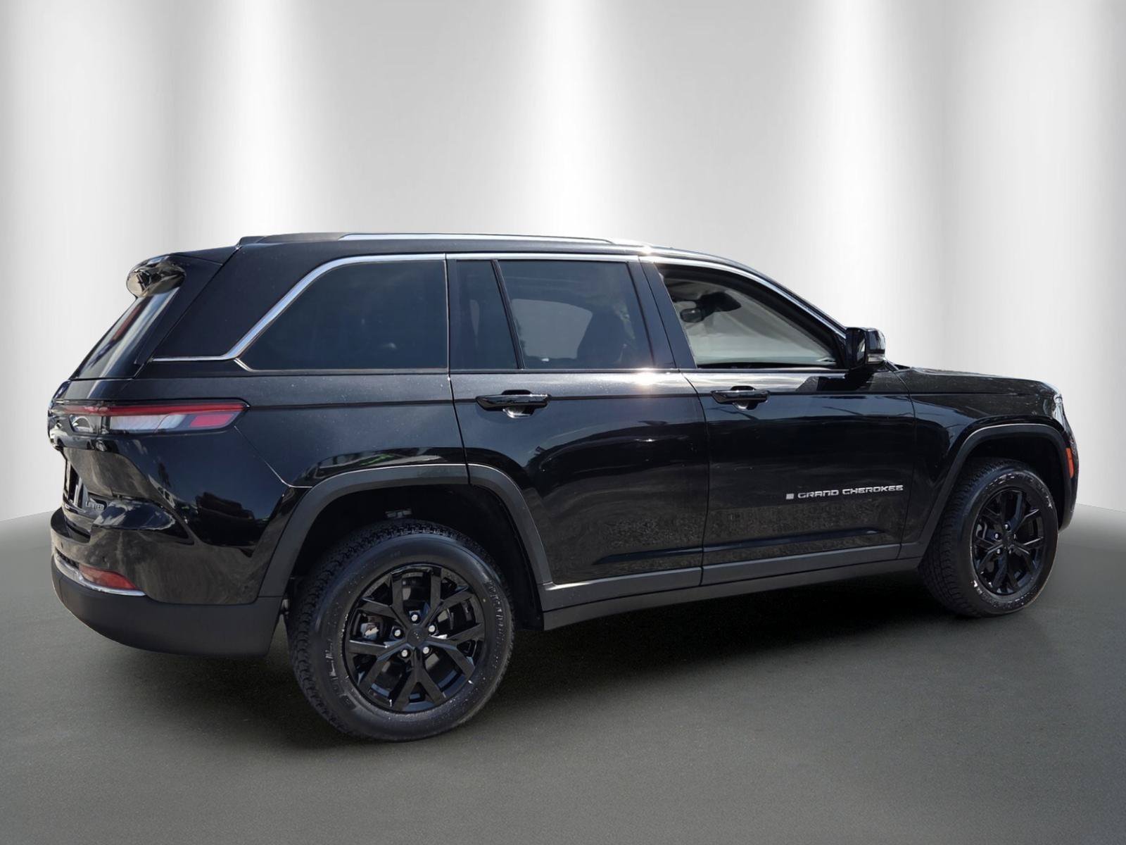 Used 2022 Jeep Grand Cherokee Limited AWD/4WD image 7