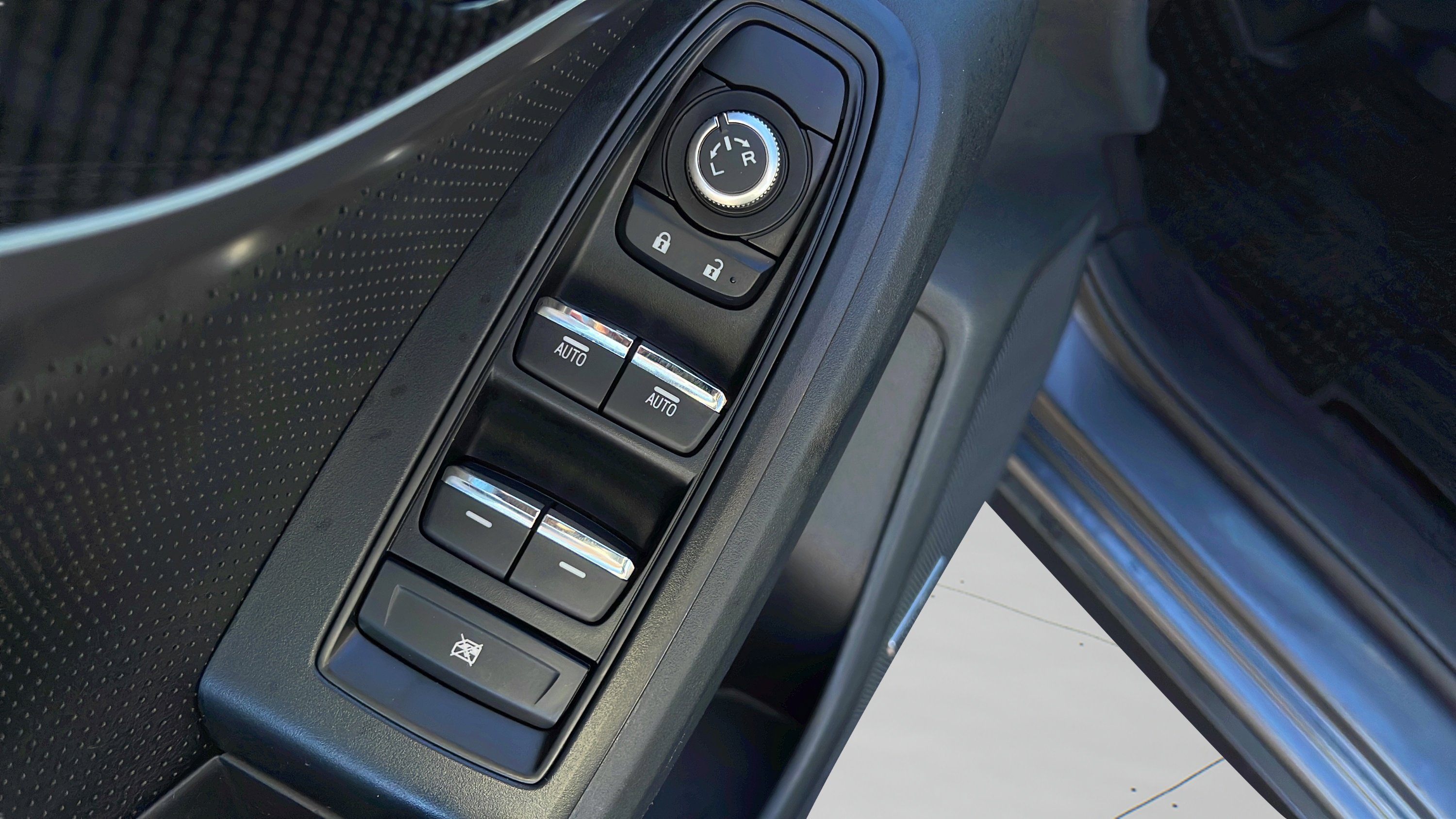 Used 2020 Subaru Crosstrek 2.0i Limited w/ Moonroof Package w/Navigation image 21