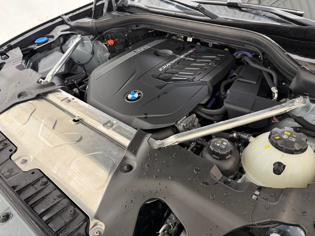 Used 2025 BMW X4 M40i w/ Premium Package image 10