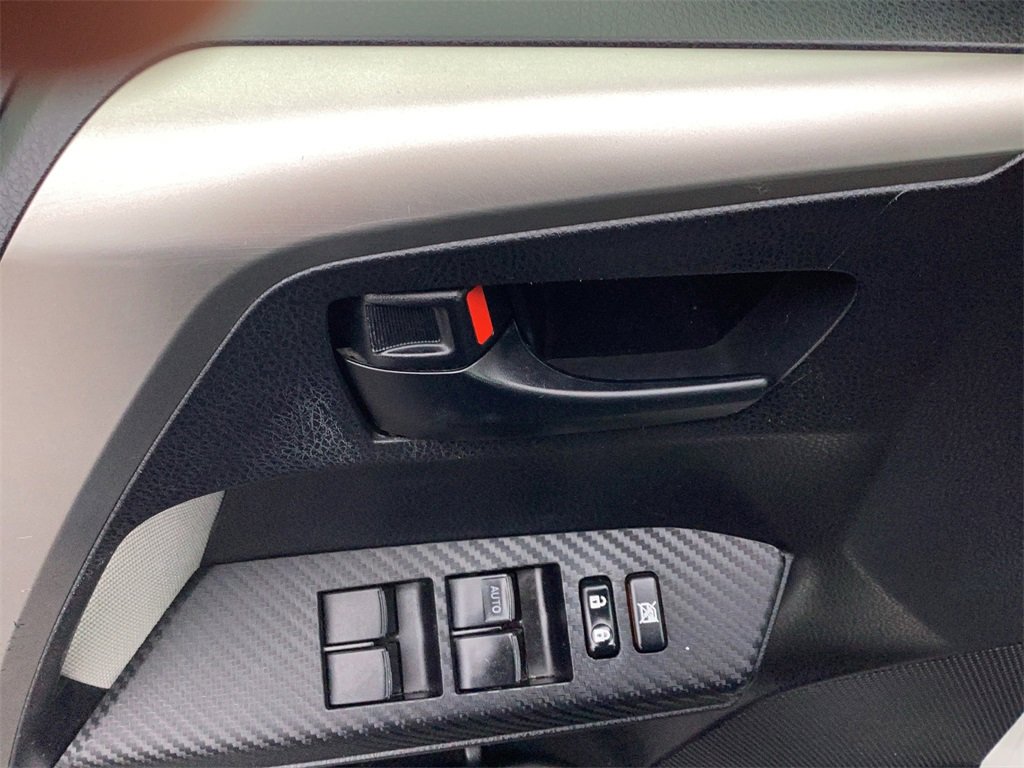 Used 2015 Toyota RAV4 LE image 12