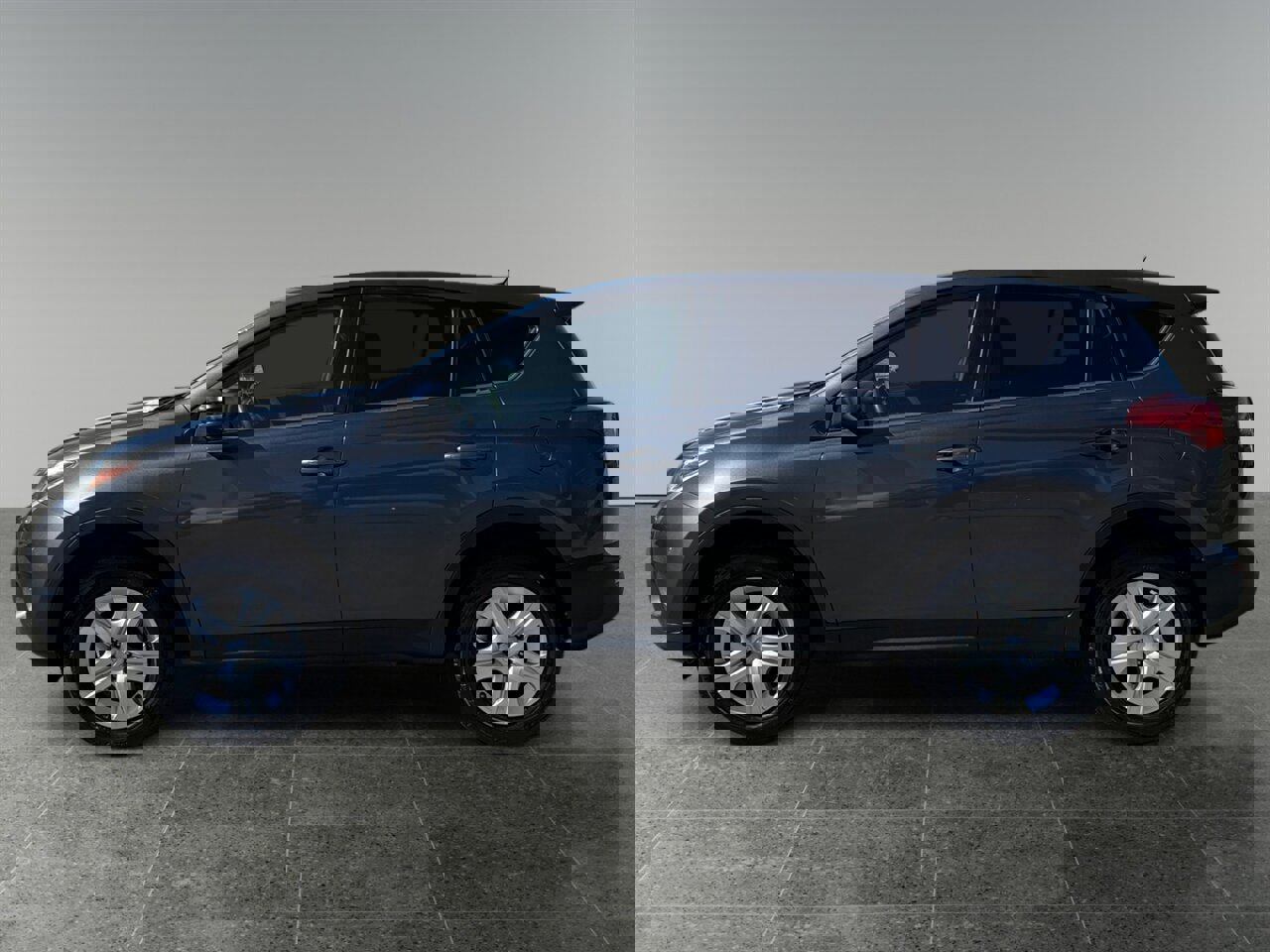 Used 2015 Toyota RAV4 LE image 2